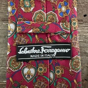 Salvatore Ferragamo 100% Silks Chain Designer Men’s Tie, 3.75" Luxury